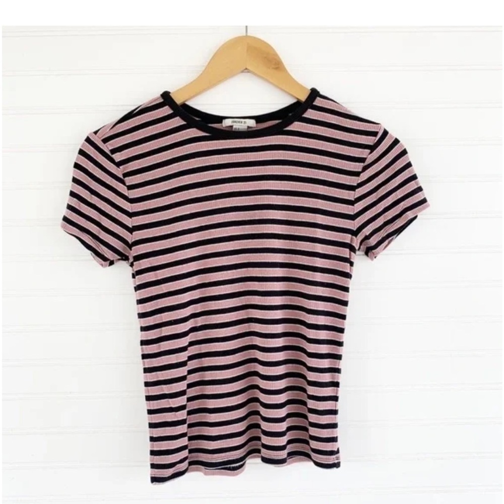 Forever 21 Red Fitted Short Sleeve T-Shirt